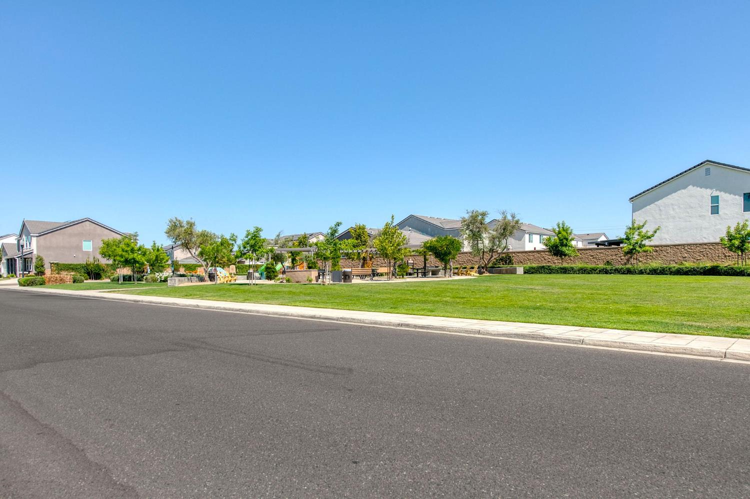 616 Expedition Way, Madera, CA 93636