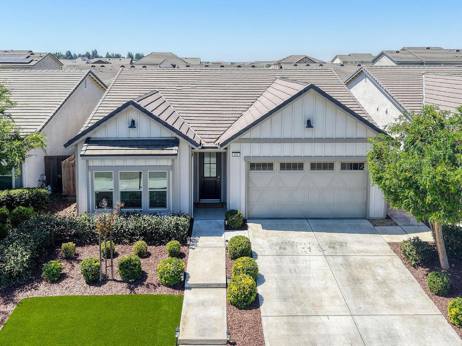 616 Expedition Way, Madera, CA 93636