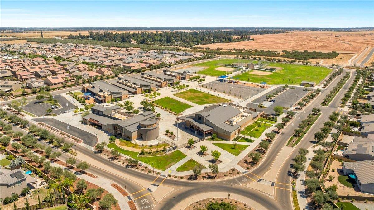 616 Expedition Way, Madera, CA 93636