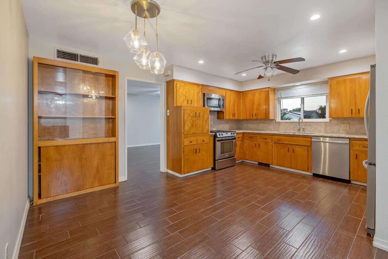 1395 S Rupert Ave, Reedley, CA 93654