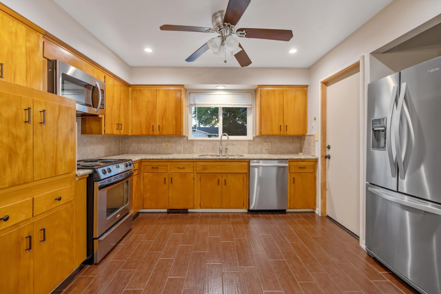 1395 S Rupert Ave, Reedley, CA 93654