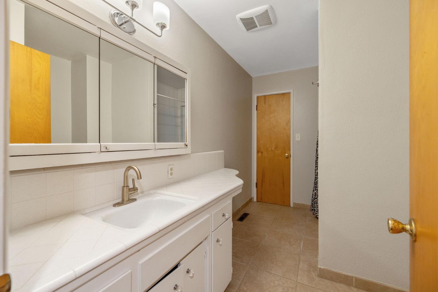 1395 S Rupert Ave, Reedley, CA 93654