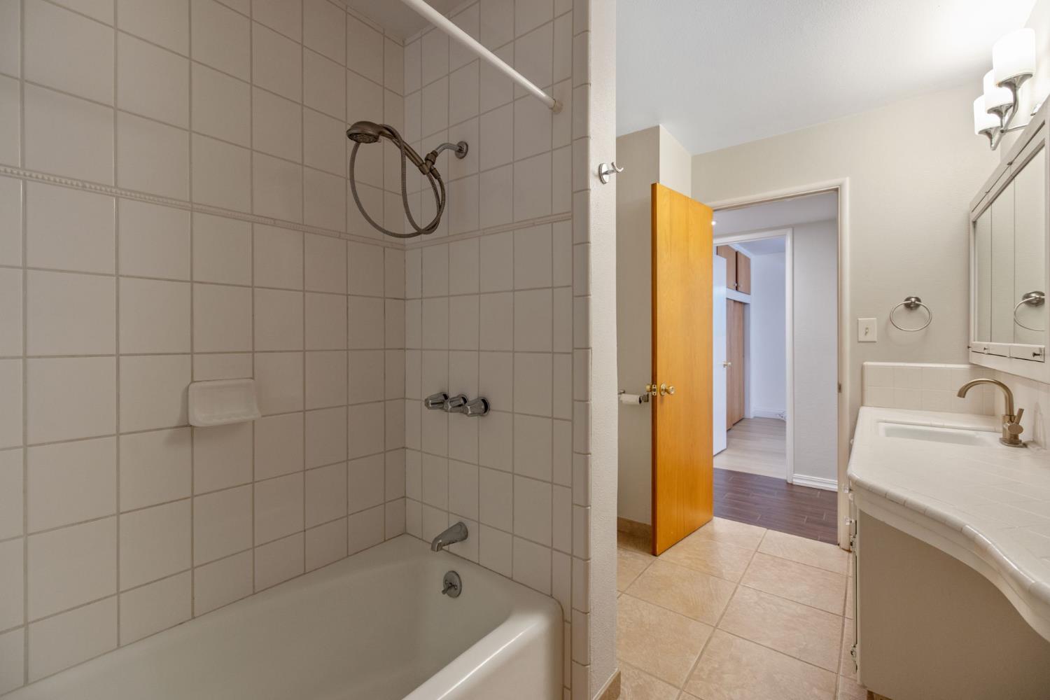 1395 S Rupert Ave, Reedley, CA 93654