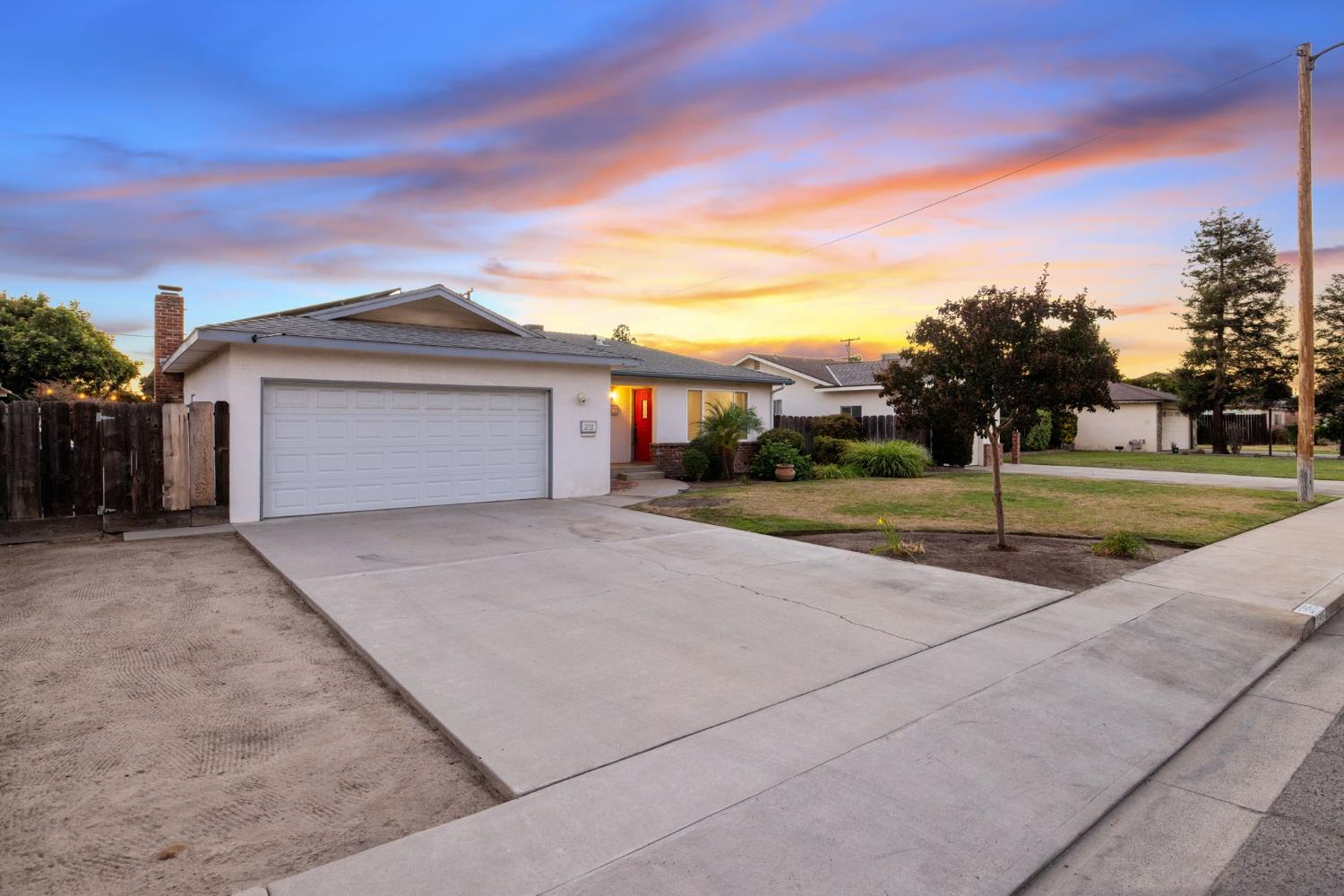 1395 S Rupert Ave, Reedley, CA 93654