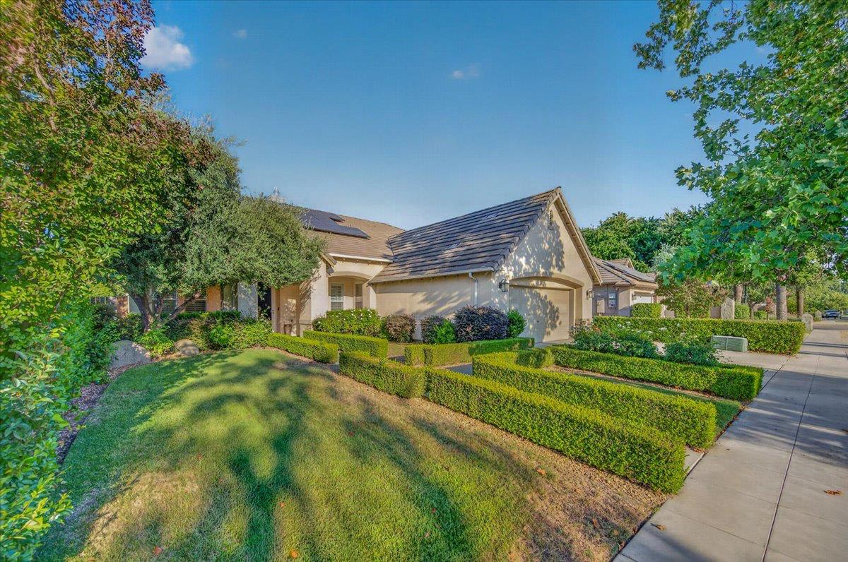 1943 N Douglas Ave, Clovis, CA 93619
