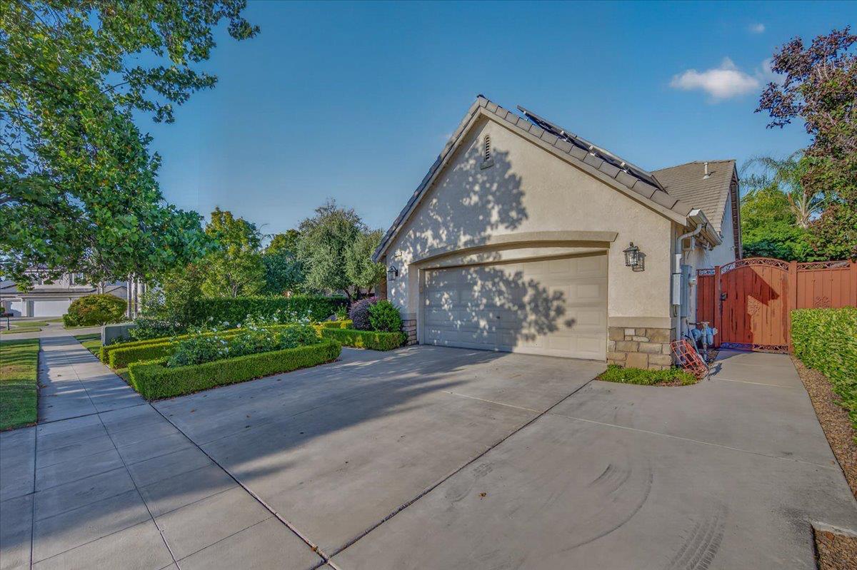 1943 N Douglas Ave, Clovis, CA 93619
