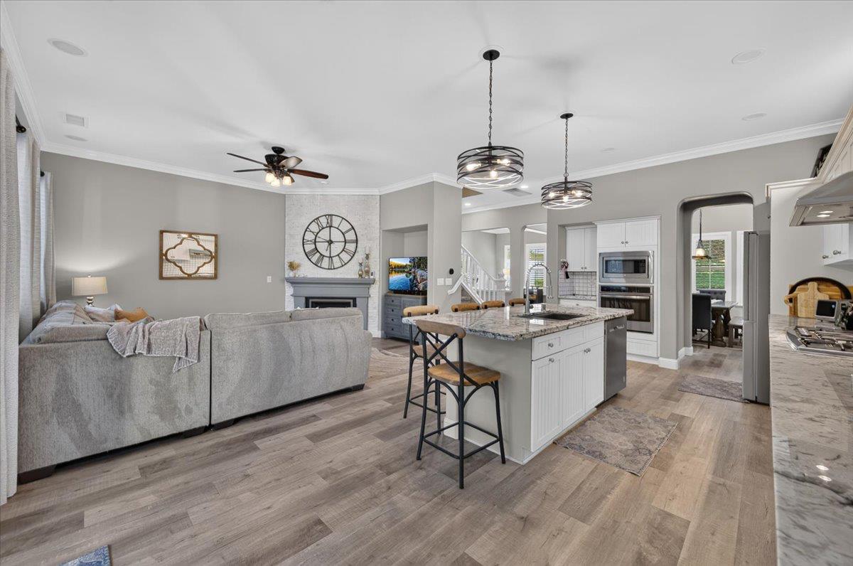 1943 N Douglas Ave, Clovis, CA 93619