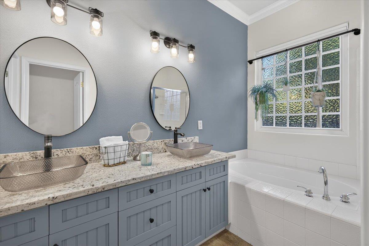 1943 N Douglas Ave, Clovis, CA 93619