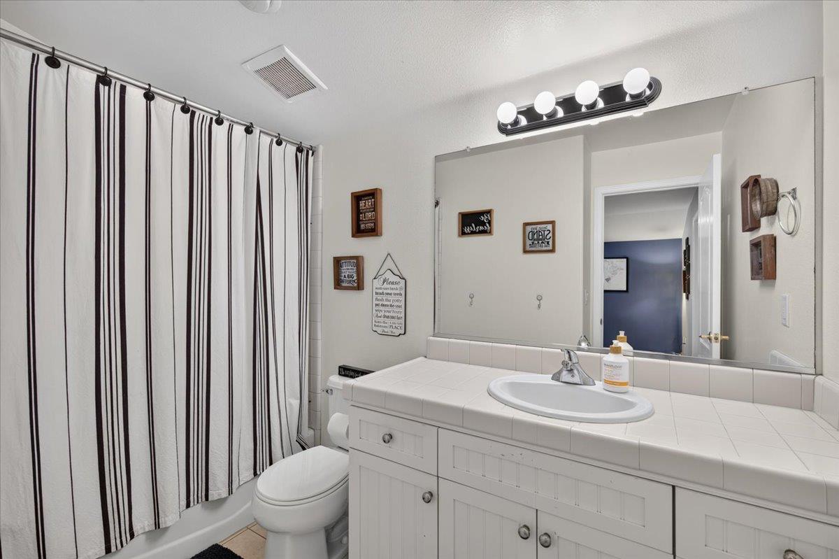 1943 N Douglas Ave, Clovis, CA 93619