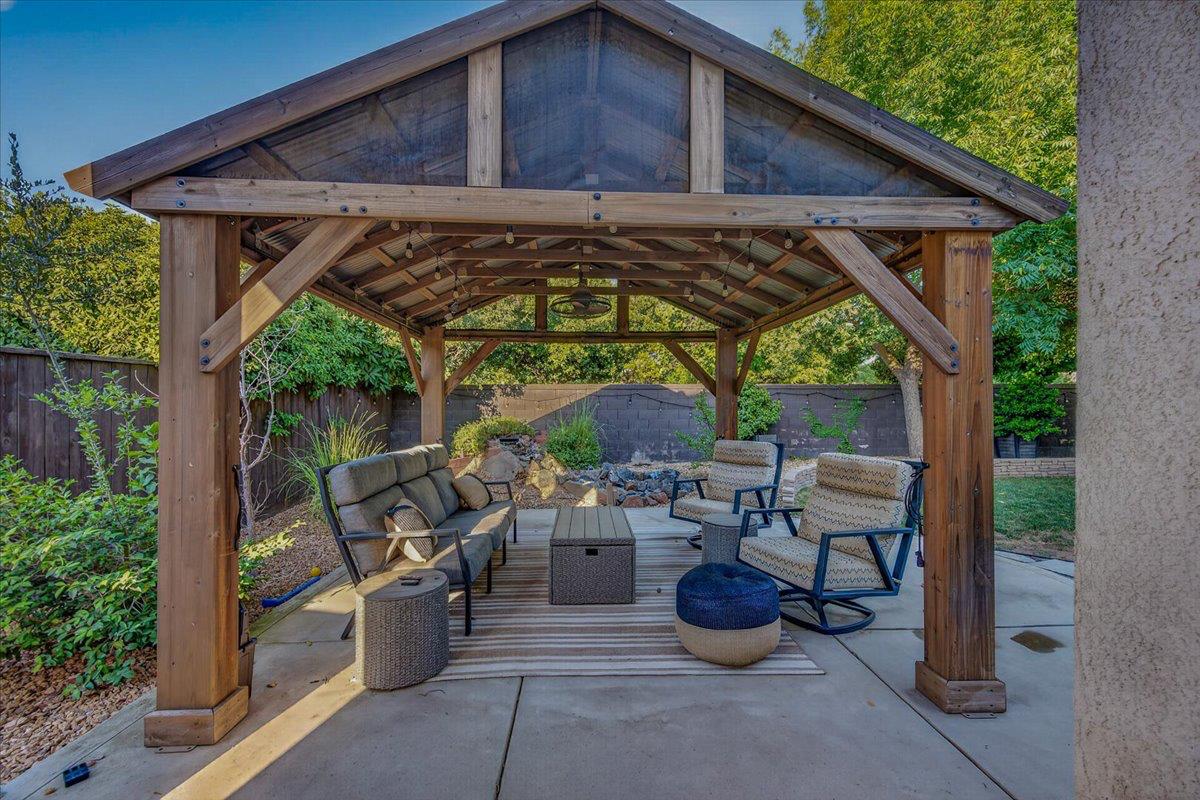1943 N Douglas Ave, Clovis, CA 93619