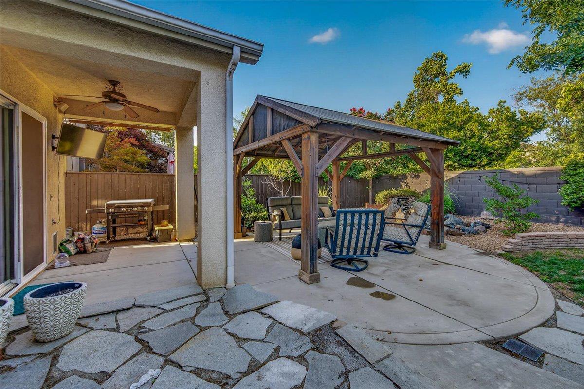 1943 N Douglas Ave, Clovis, CA 93619