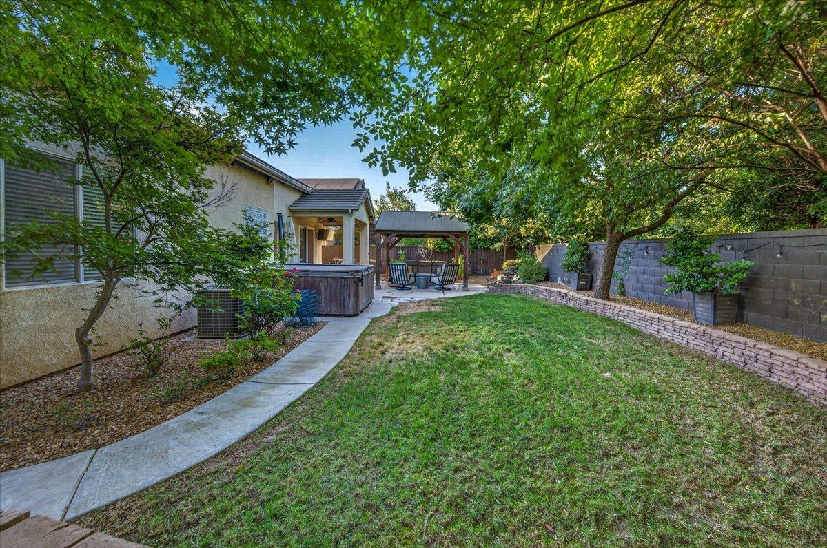1943 N Douglas Ave, Clovis, CA 93619