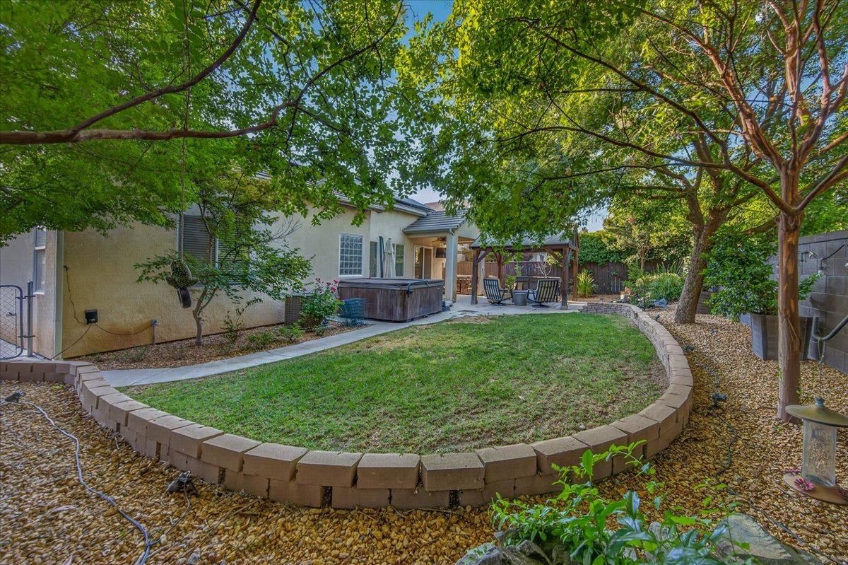 1943 N Douglas Ave, Clovis, CA 93619