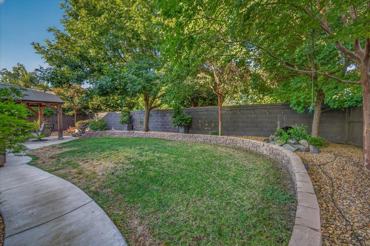 1943 N Douglas Ave, Clovis, CA 93619