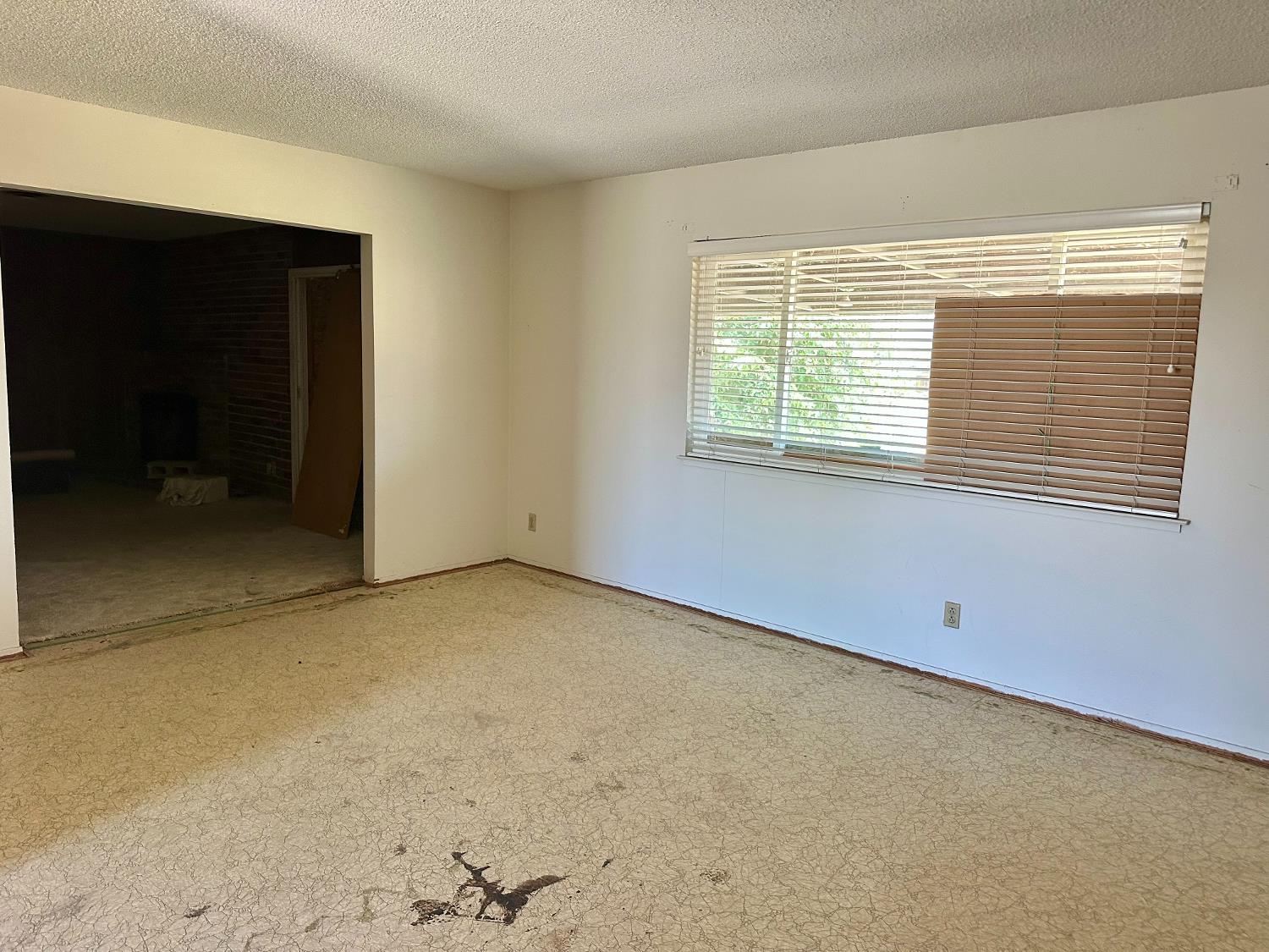 2153 Knowles St, Selma, CA 93662