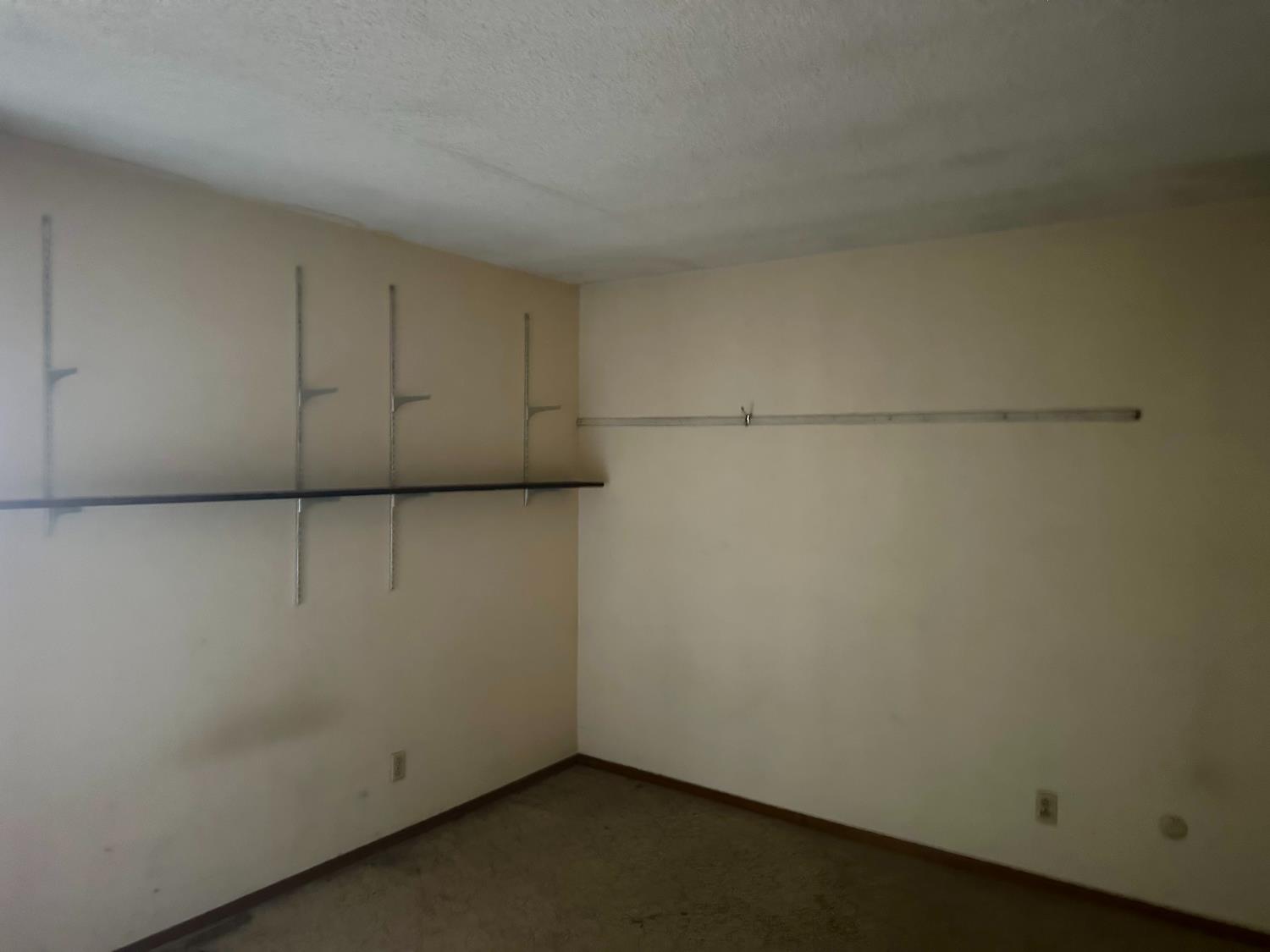 2153 Knowles St, Selma, CA 93662
