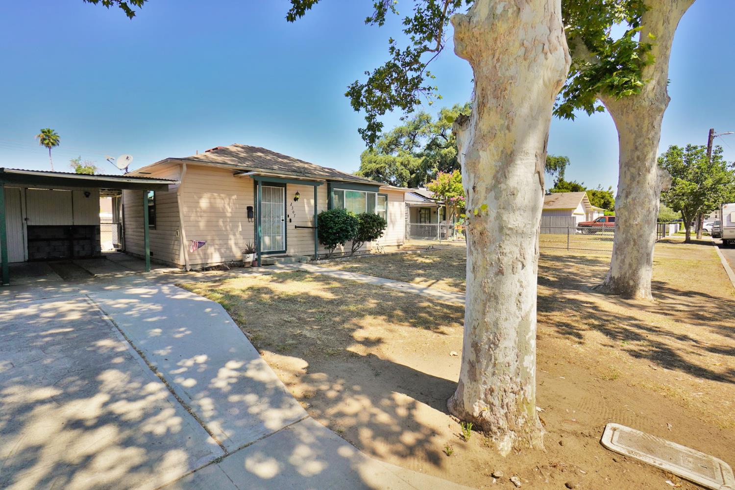 2307 N Valeria St, Fresno, CA 93703