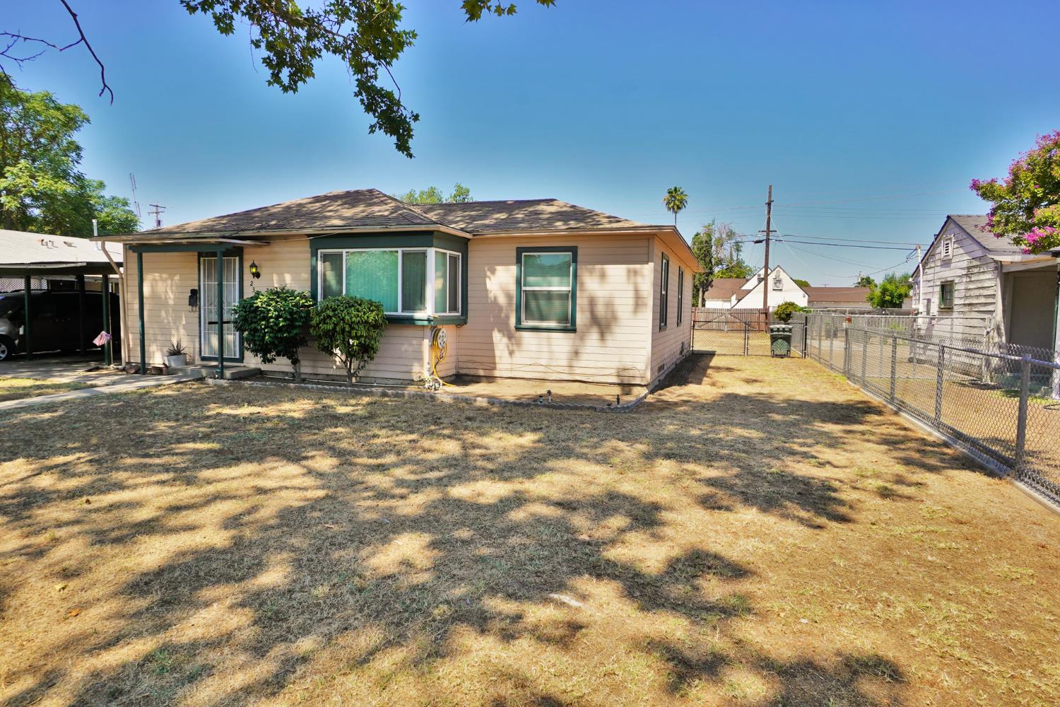 2307 N Valeria St, Fresno, CA 93703