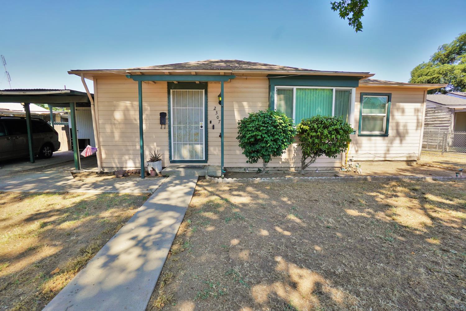 2307 N Valeria St, Fresno, CA 93703
