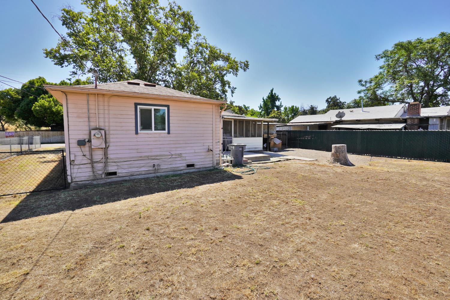 2307 N Valeria St, Fresno, CA 93703