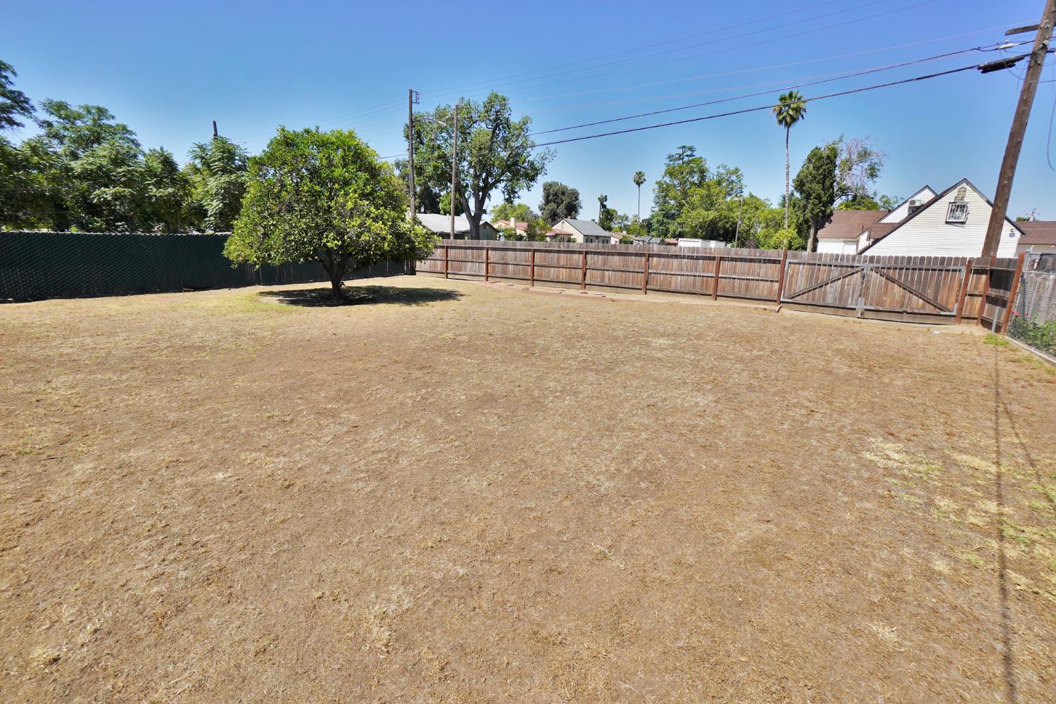 2307 N Valeria St, Fresno, CA 93703