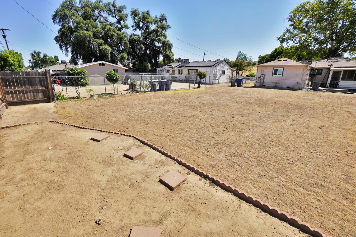 2307 N Valeria St, Fresno, CA 93703