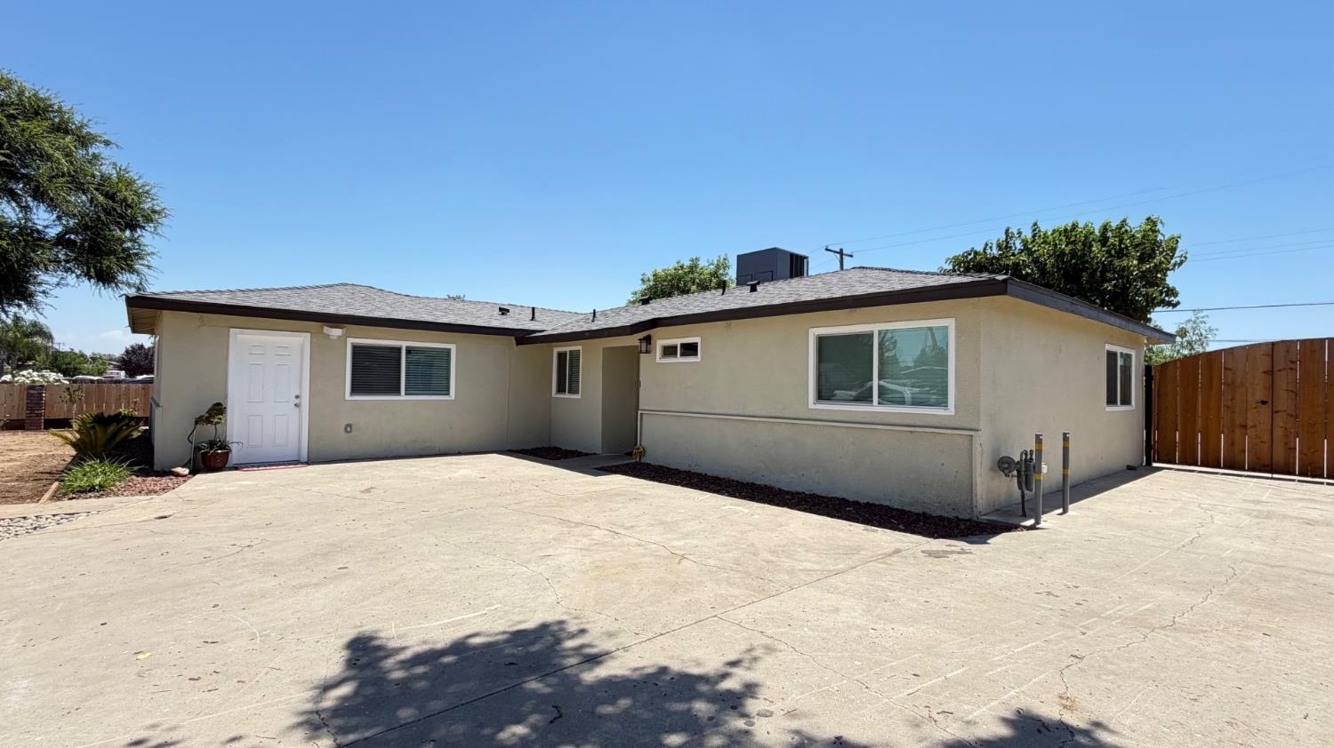 5326 E Clay Ave, Fresno, CA 93727