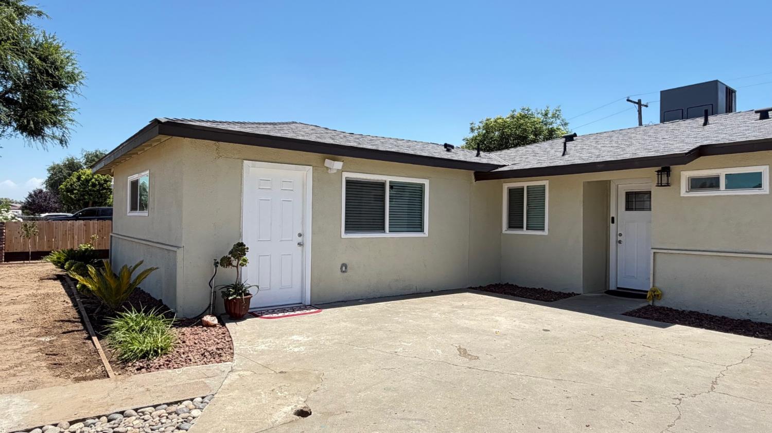 5326 E Clay Ave, Fresno, CA 93727