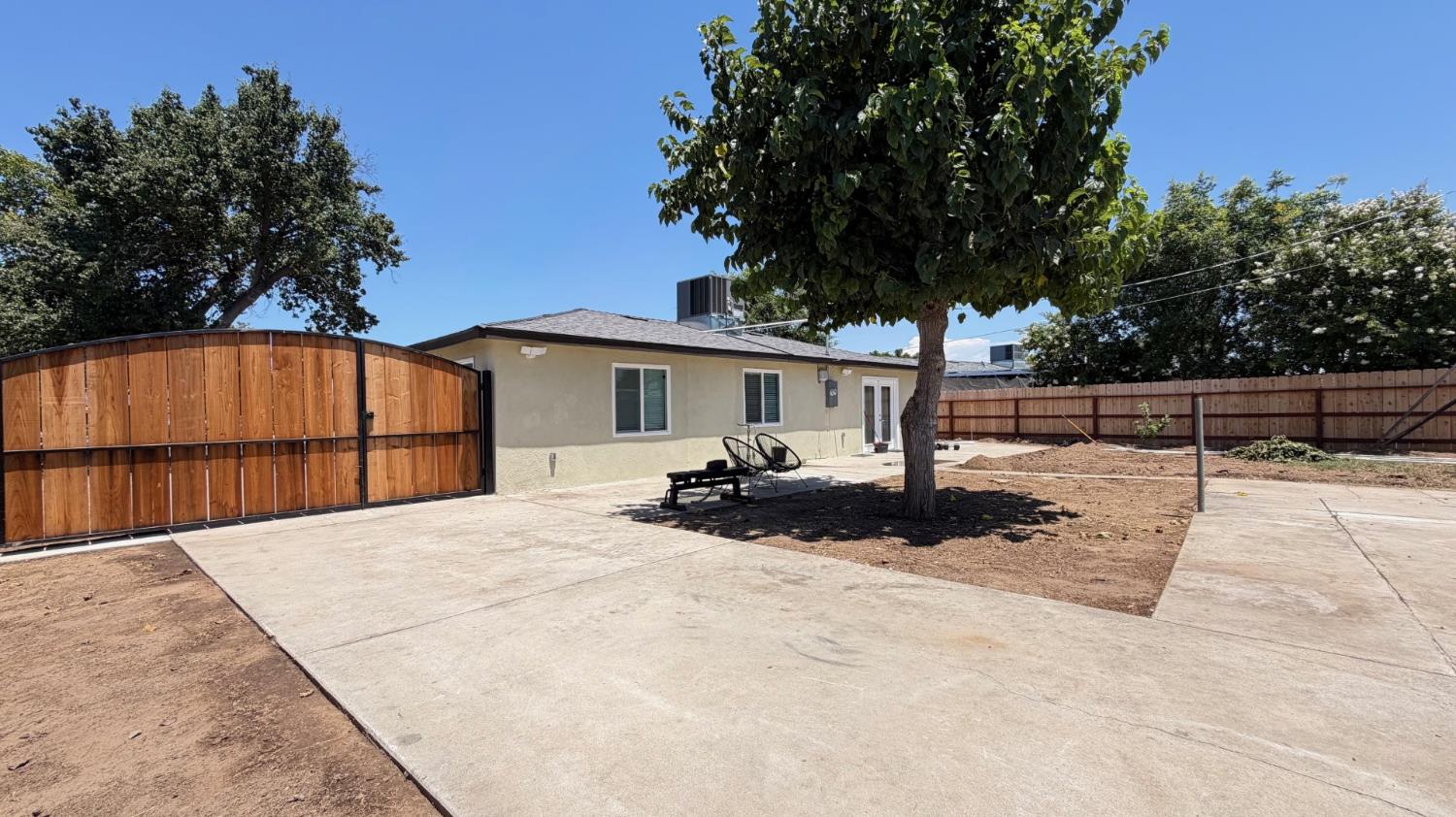 5326 E Clay Ave, Fresno, CA 93727