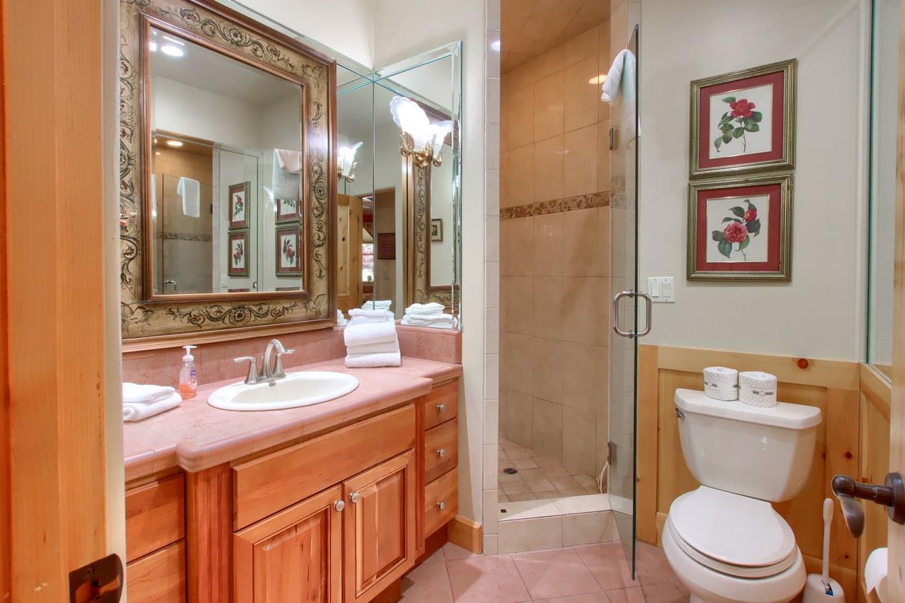 54736 Willow Cove Rd, Bass Lake, CA 93604