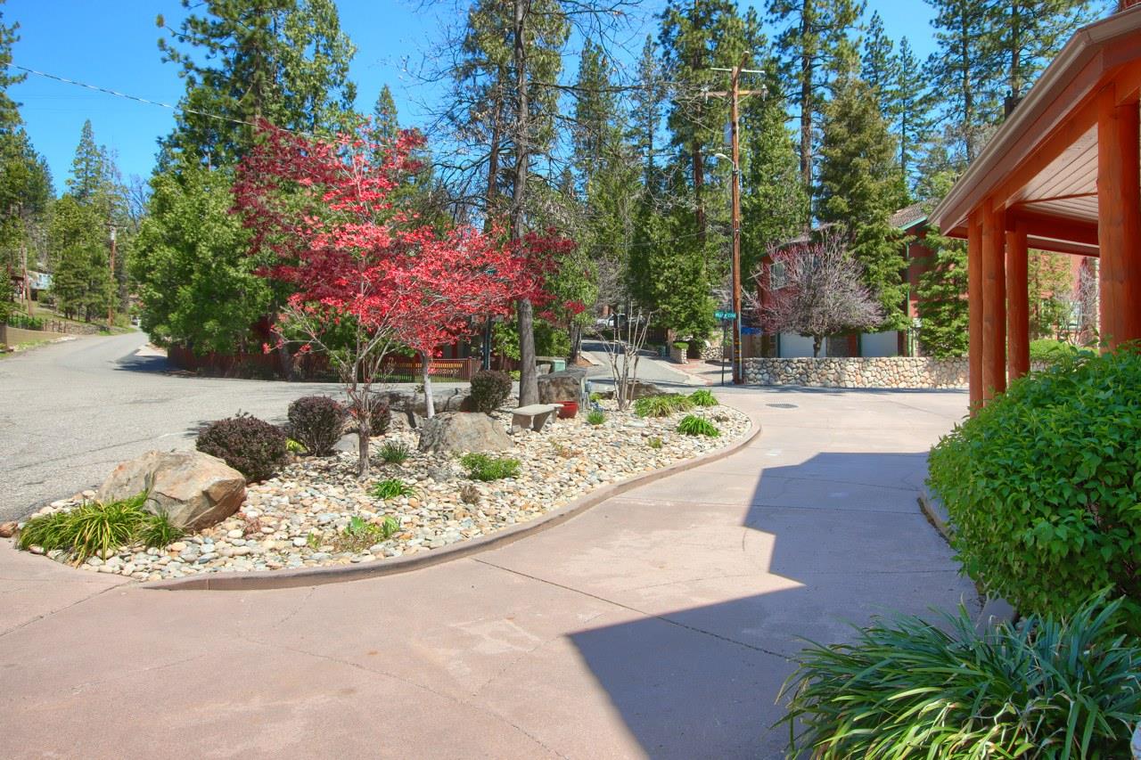 54736 Willow Cove Rd, Bass Lake, CA 93604
