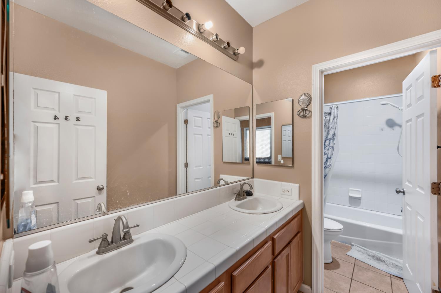 2835 Myrtle Ave, Sanger, CA 93657