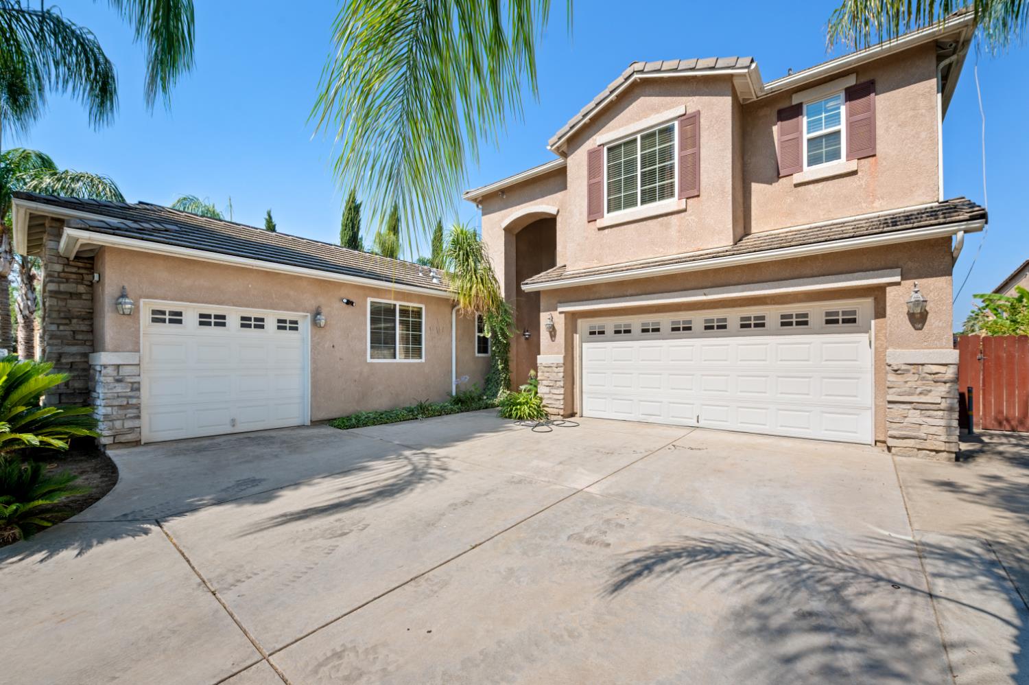 2148 S Purdue Ave, Fresno, CA 93727