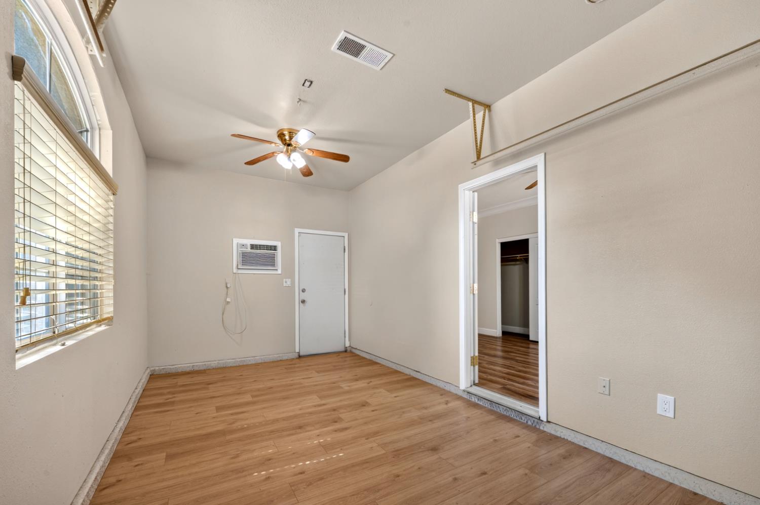 2148 S Purdue Ave, Fresno, CA 93727