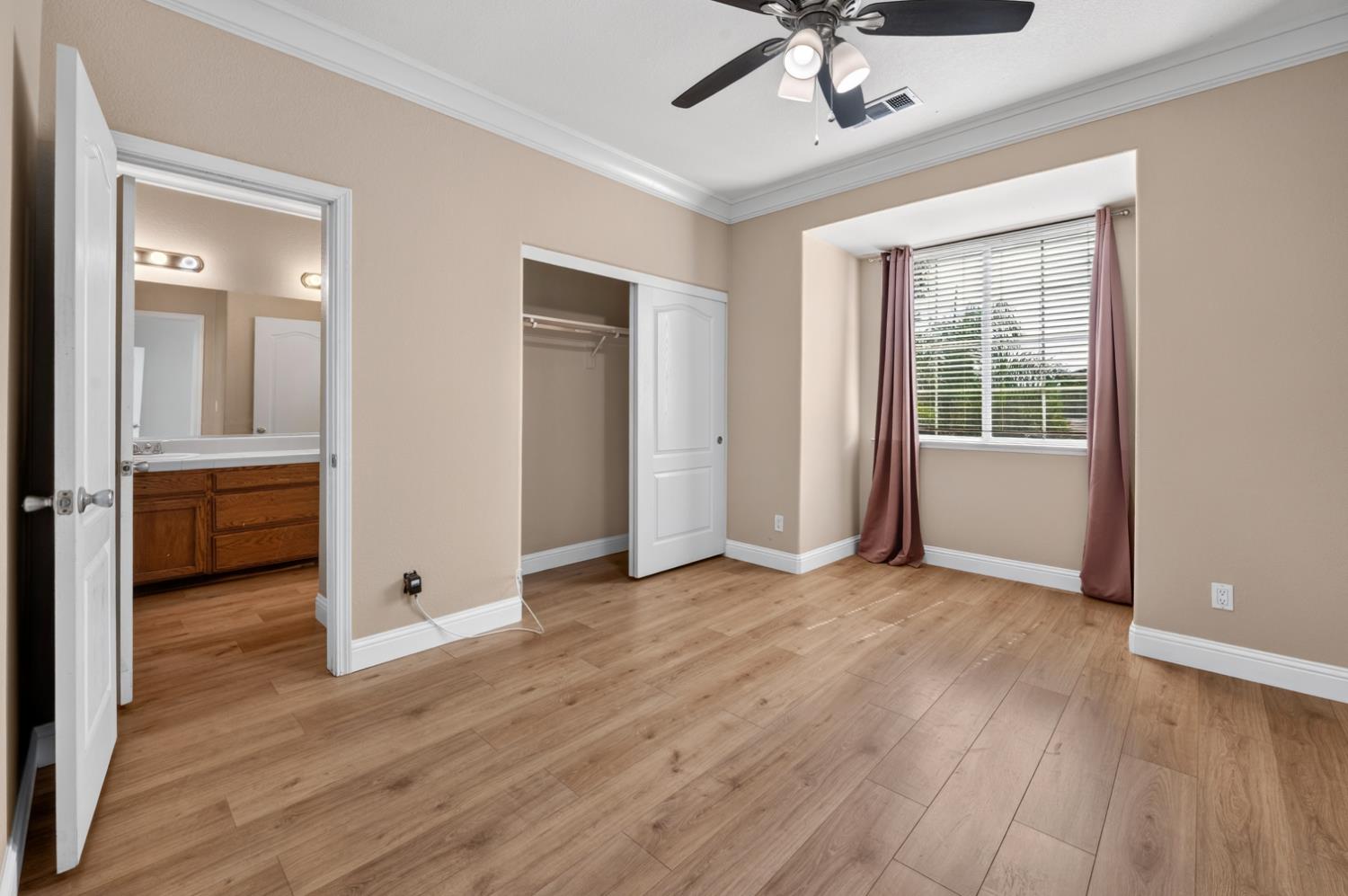 2148 S Purdue Ave, Fresno, CA 93727