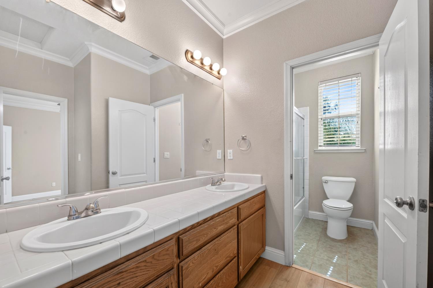 2148 S Purdue Ave, Fresno, CA 93727