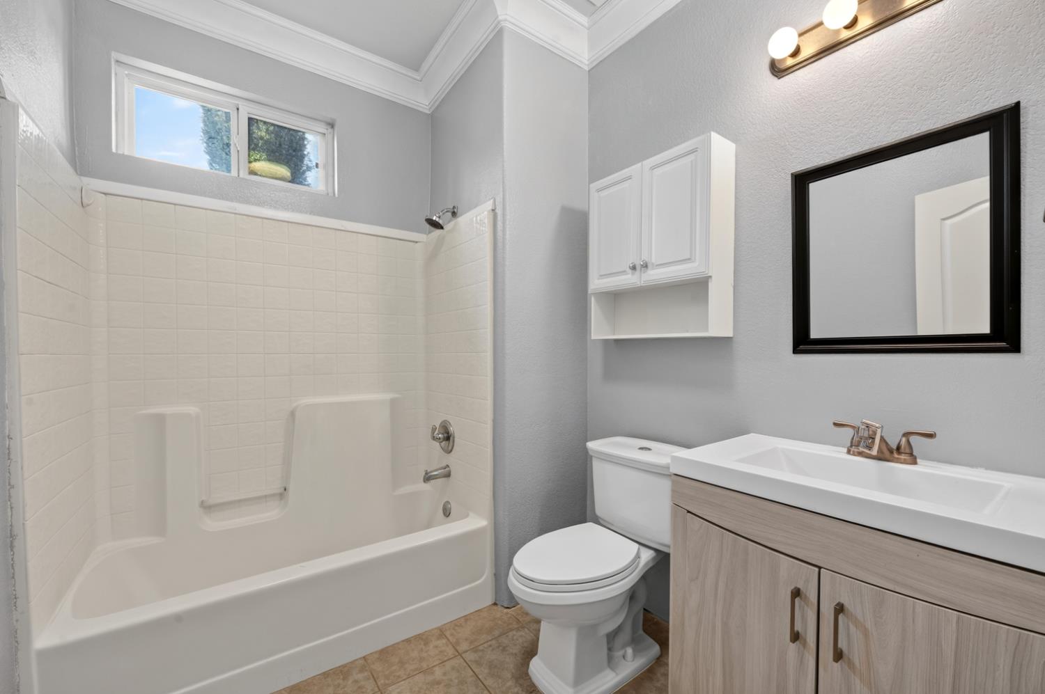 2148 S Purdue Ave, Fresno, CA 93727
