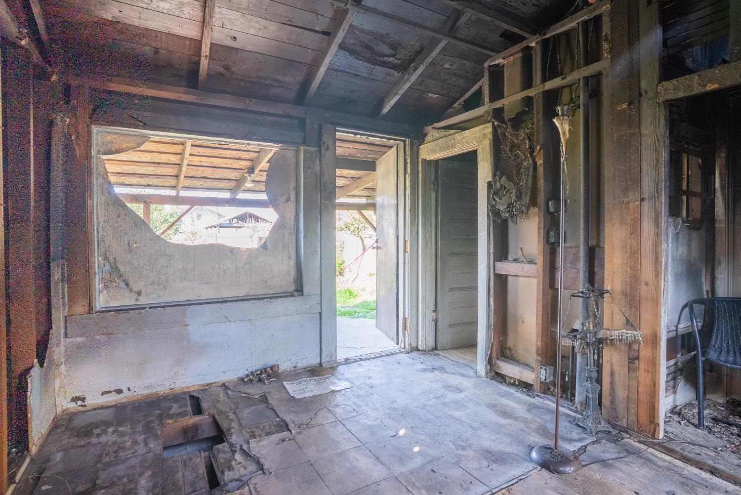 1039 N Roosevelt Ave, Fresno, CA 93728