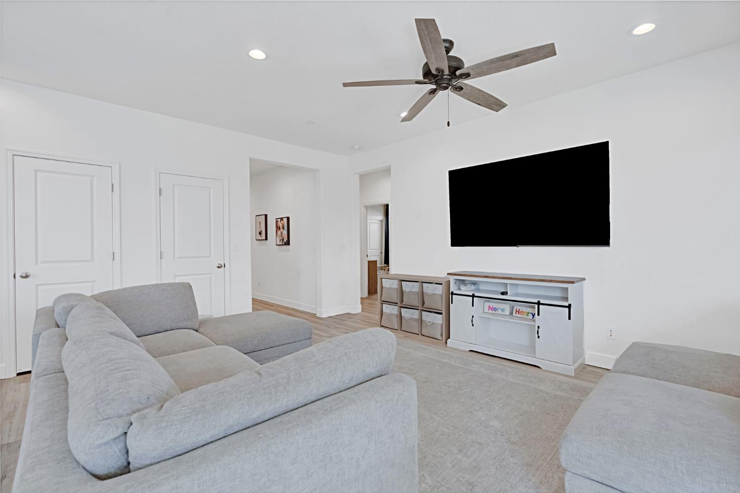 4076 Dennis, Clovis, CA 93619