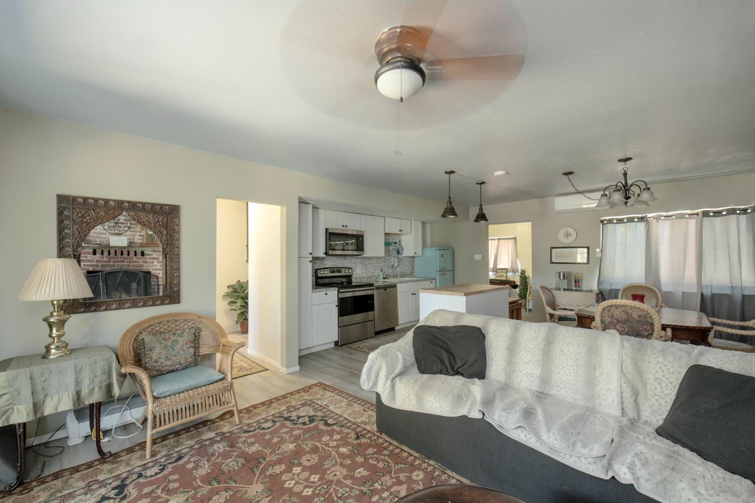 43191 W Sugar Pine Dr, Oakhurst, CA 93644