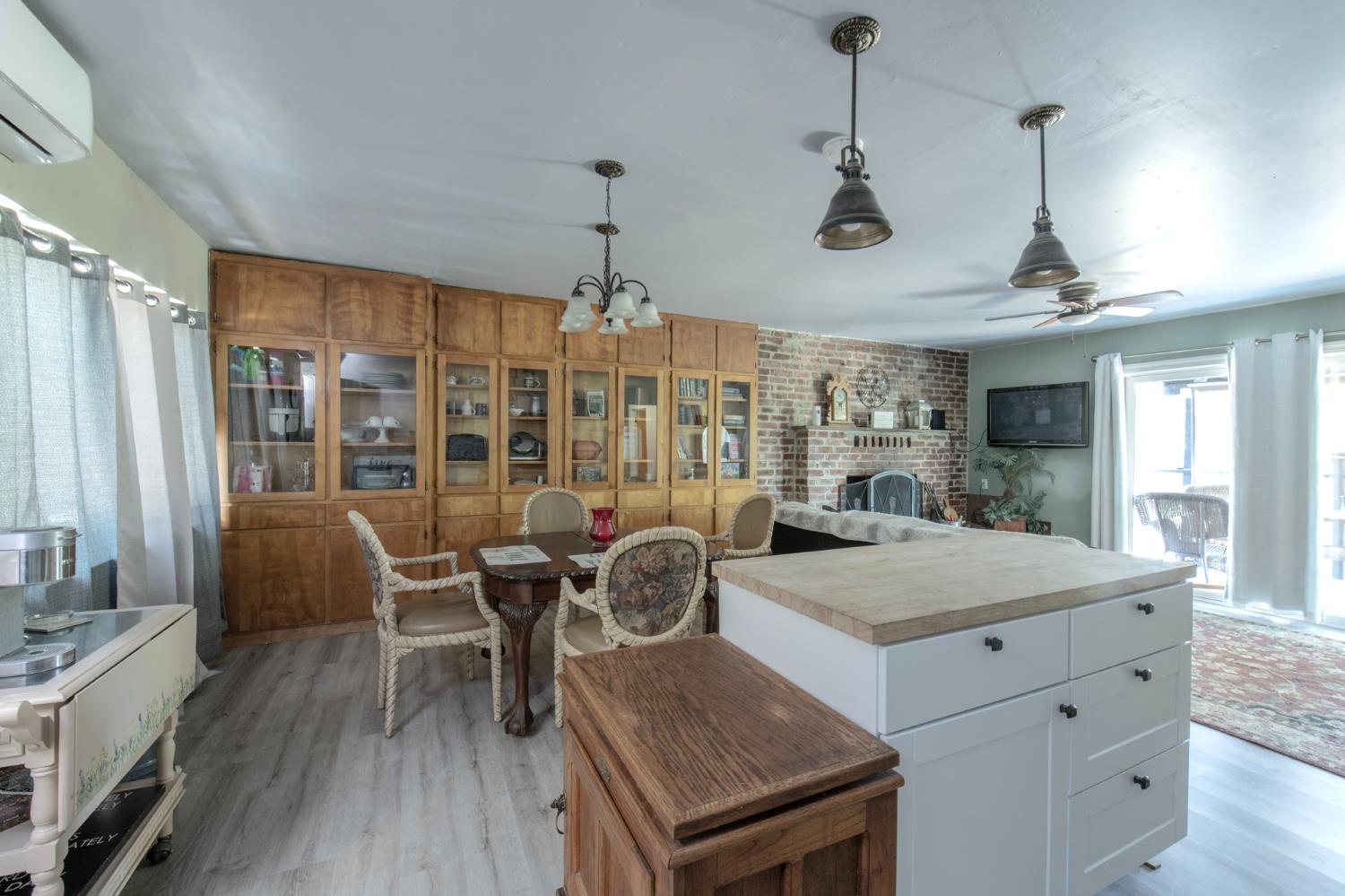 43191 W Sugar Pine Dr, Oakhurst, CA 93644