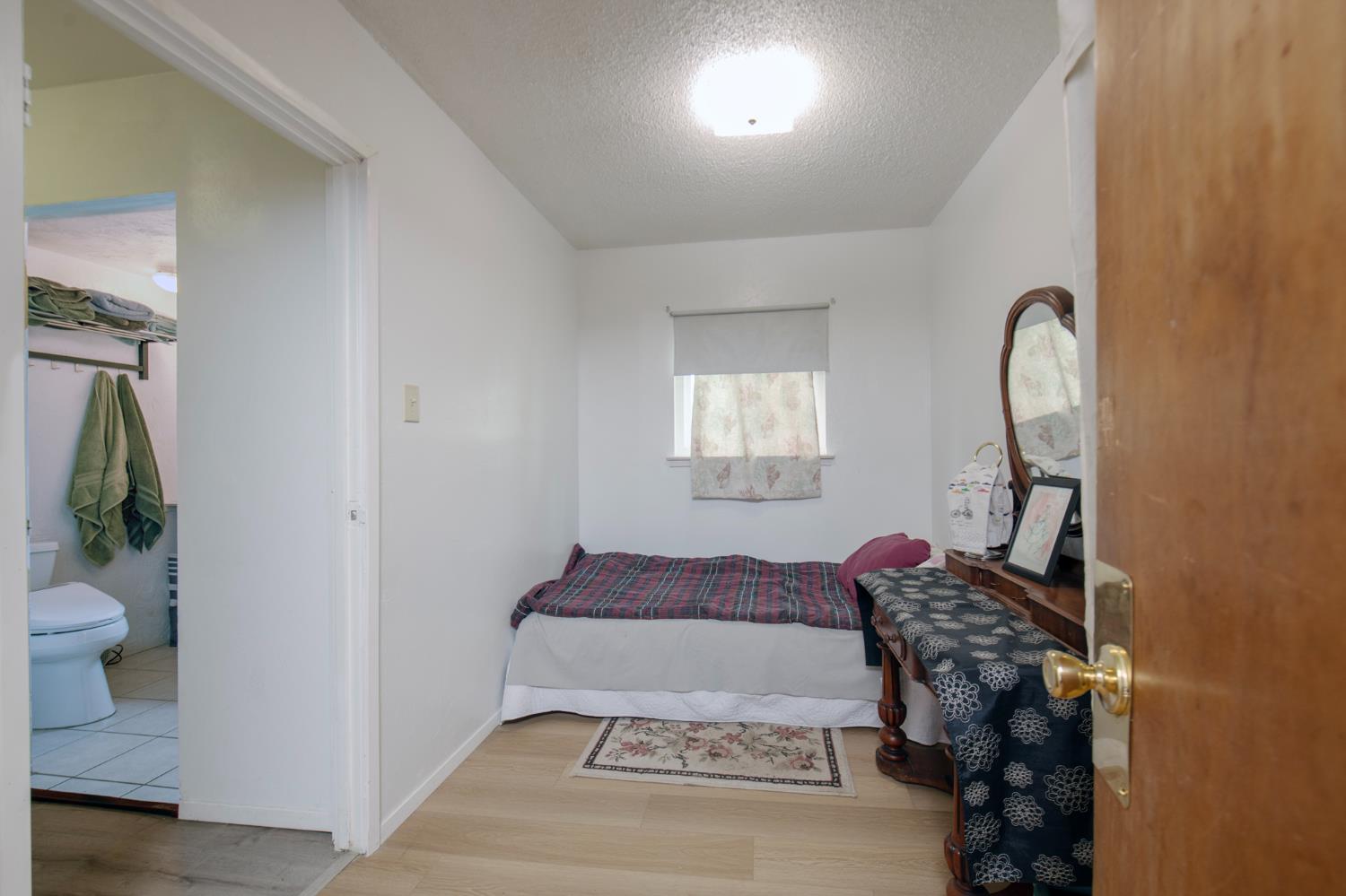 43191 W Sugar Pine Dr, Oakhurst, CA 93644