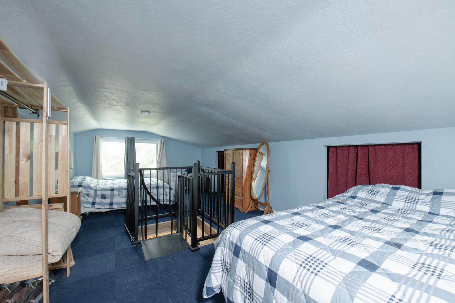 43191 W Sugar Pine Dr, Oakhurst, CA 93644