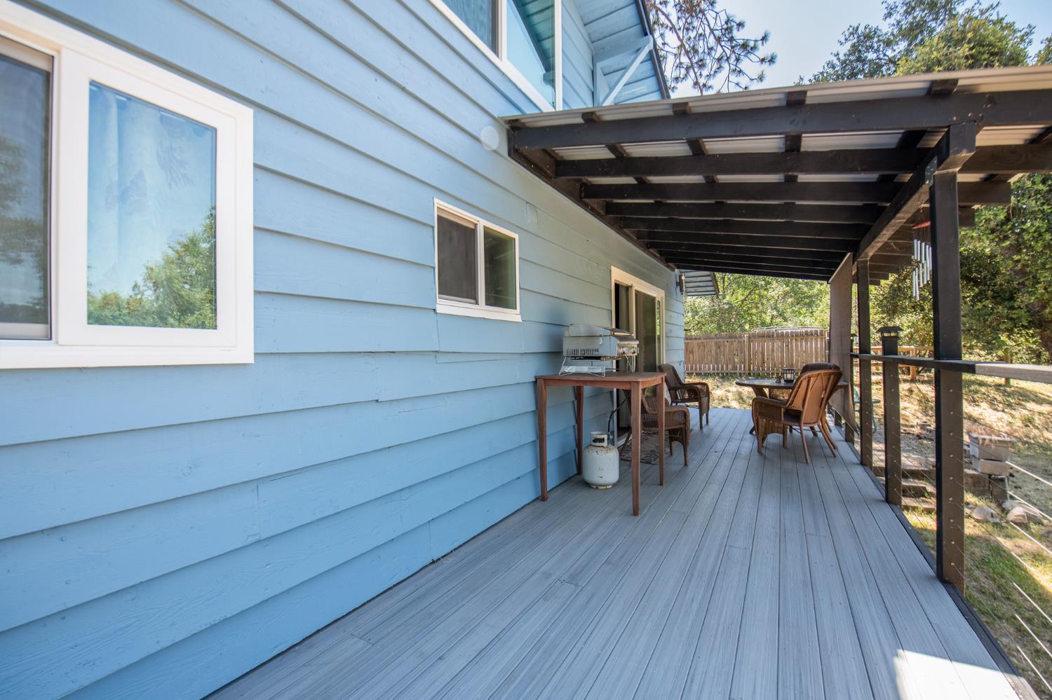 43191 W Sugar Pine Dr, Oakhurst, CA 93644