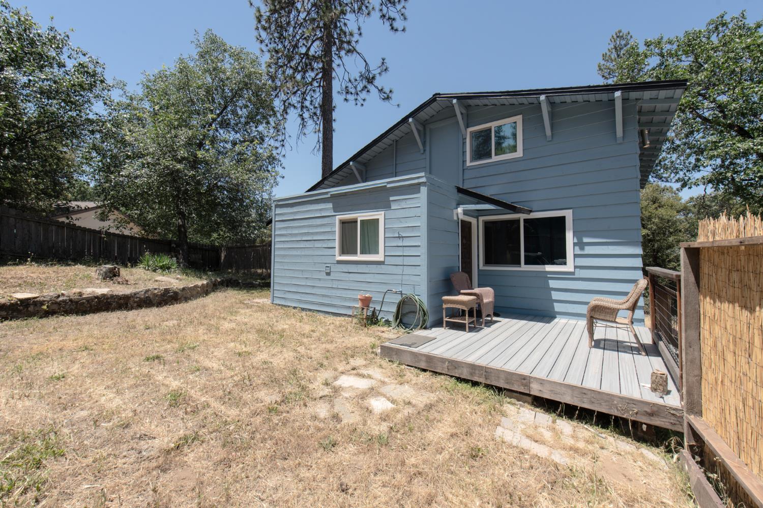43191 W Sugar Pine Dr, Oakhurst, CA 93644