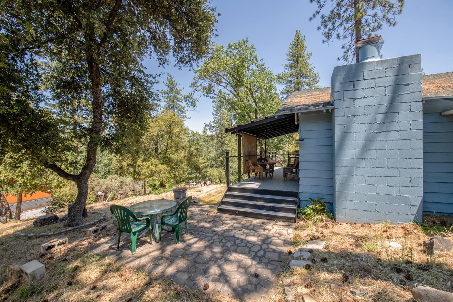 43191 W Sugar Pine Dr, Oakhurst, CA 93644
