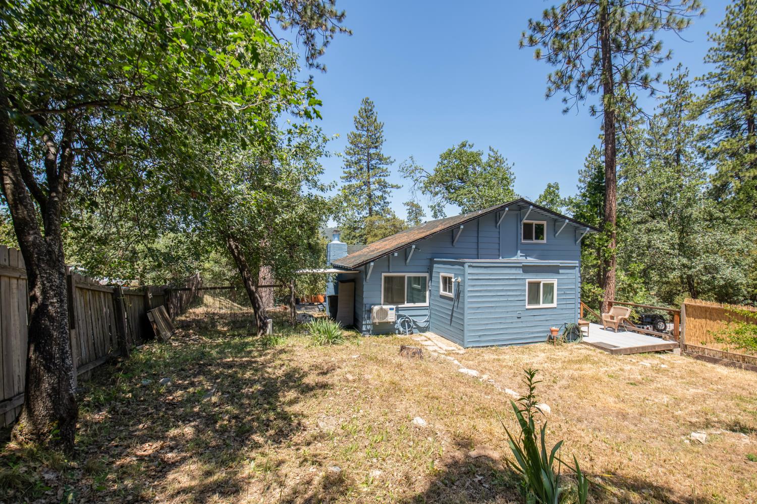 43191 W Sugar Pine Dr, Oakhurst, CA 93644