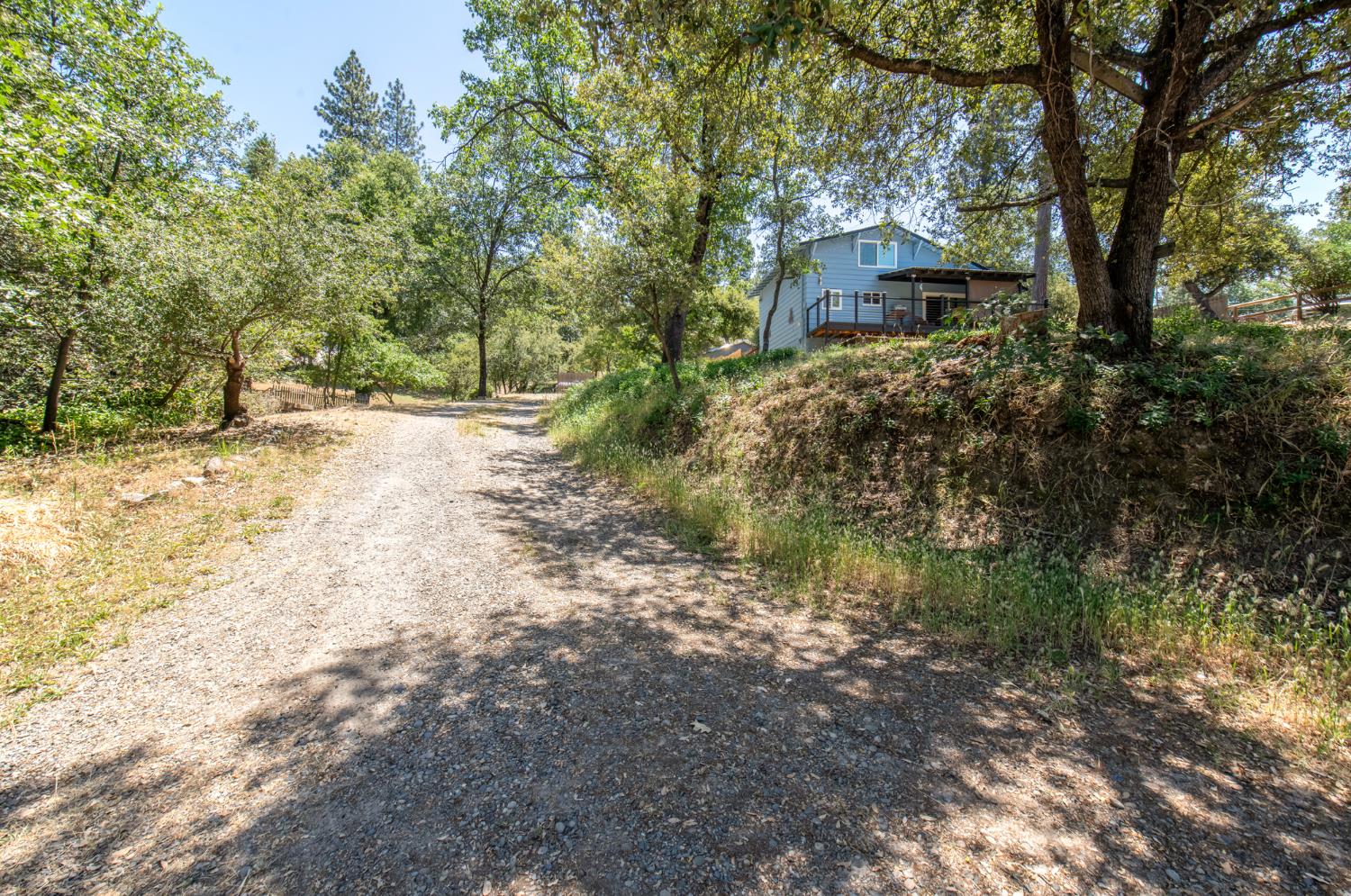 43191 W Sugar Pine Dr, Oakhurst, CA 93644