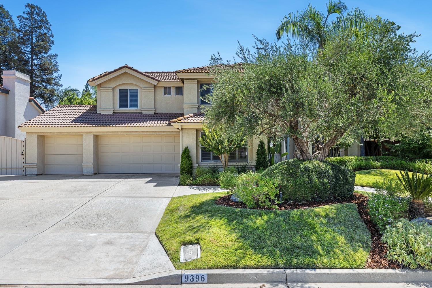 9396 N St Martin Dr, Fresno, CA 93720
