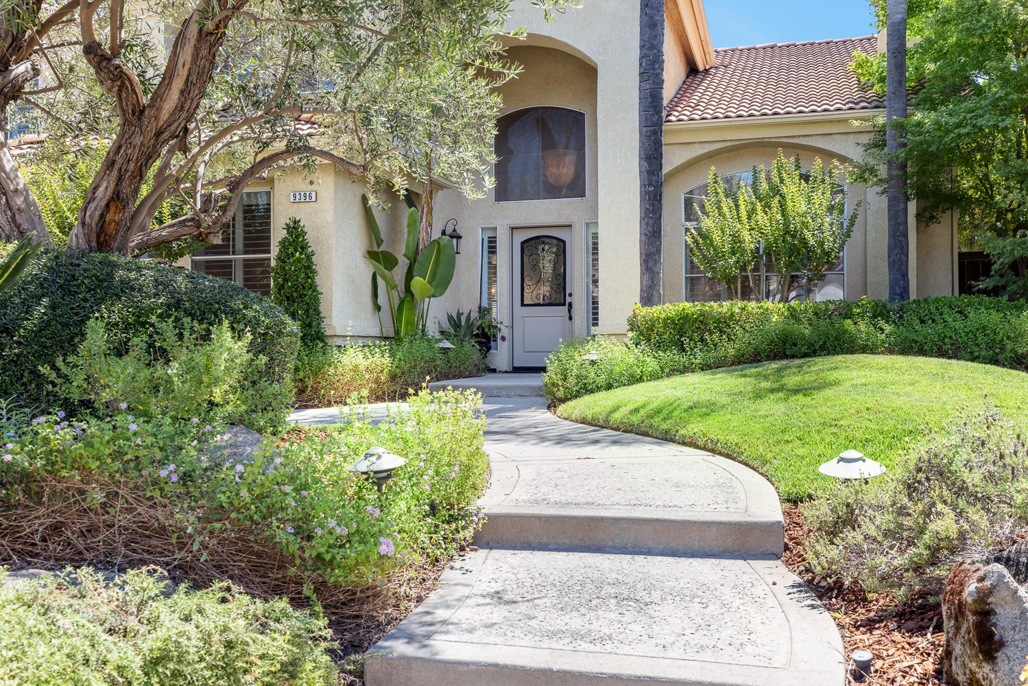 9396 N St Martin Dr, Fresno, CA 93720